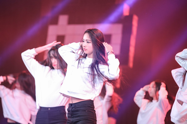 ok138cn太阳集团十佳歌手演唱会暨艺术团结汇顺利举行